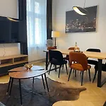 Golden Pearl - Main Square, 100 Sqm, 4 *