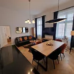 Golden Pearl - Main Square, 100 Sqm, 4 *