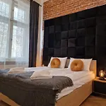 Апартаменты Golden Pearl - Main Square, 100 Sqm, 4 *