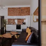 Golden Pearl - Main Square, 100 Sqm, 4 דירה *