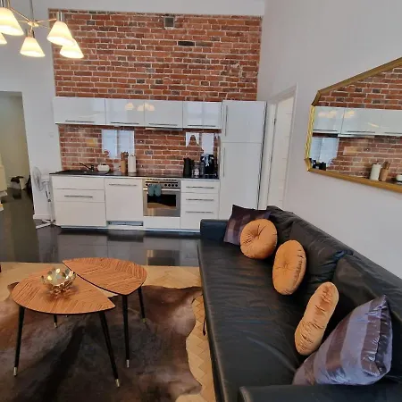 Golden Pearl - Main Square, 100 Sqm, 4 Apartman *