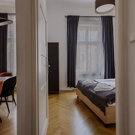 Golden Pearl - Main Square, 100 Sqm, 4 *