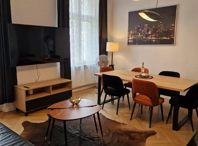 Golden Pearl - Main Square, 100 Sqm, 4 דירה *