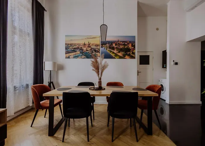 Golden Pearl - Main Square, 100 Sqm, 4 דירה *