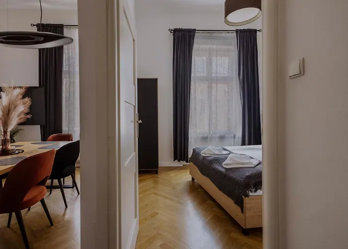 Golden Pearl - Main Square, 100 Sqm, 4 *