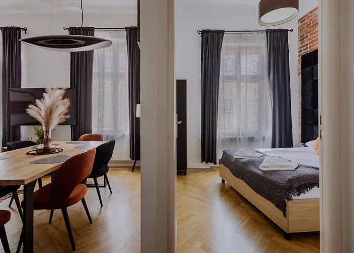 Golden Pearl - Main Square, 100 Sqm, 4 דירה *