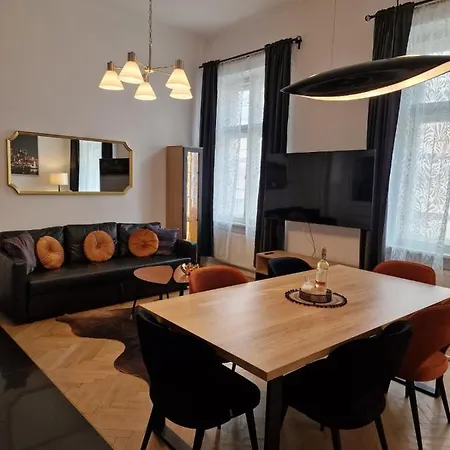 Golden Pearl - Main Square, 100 Sqm, 4 *