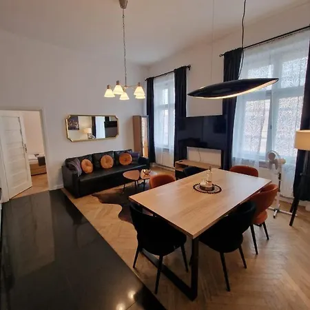 Golden Pearl - Main Square, 100 Sqm, 4 *