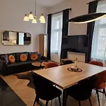 Golden Pearl - Main Square, 100 Sqm, 4 *